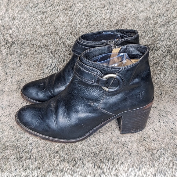 Frye Janis Ring Short Leather Bootie Black 9 - Picture 5 of 13